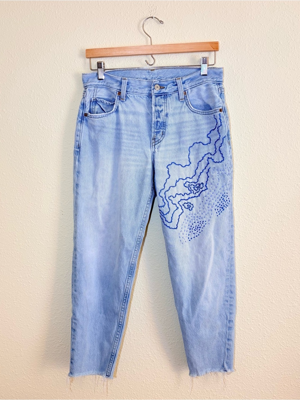 Light Wash Embroidered Slouchy Cropped Jeans